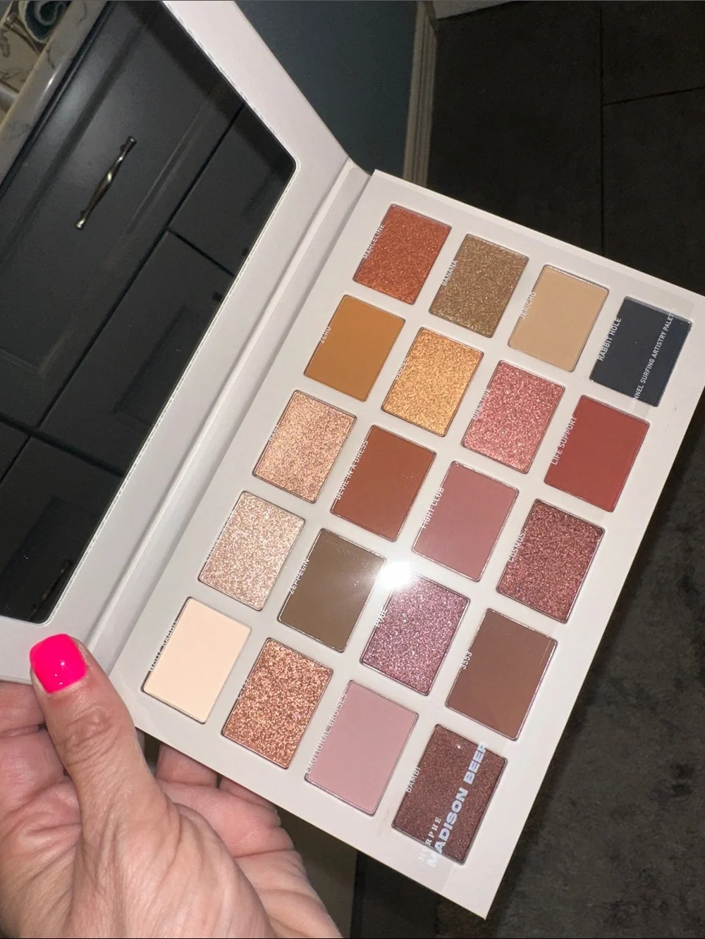 Morphe Madison Beer Channel Surfing Artistry Palette - Light Gray Holographic